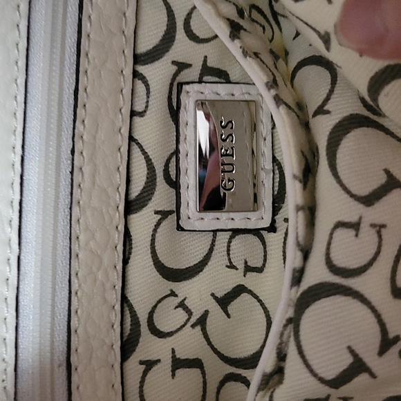 GUESS Handbag - Picture 3 of 4